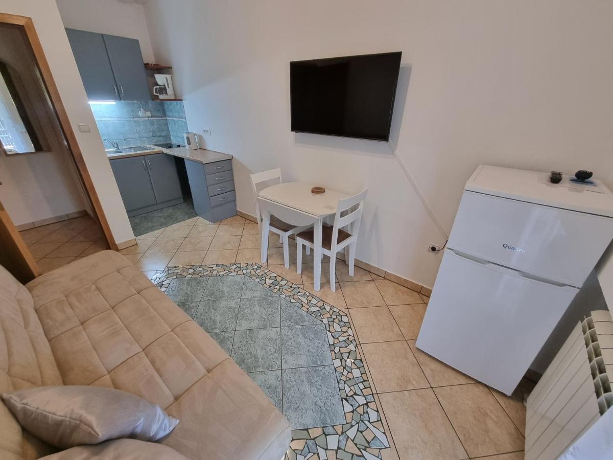 Apartman 2 Apartment Liznjan Bagian luar foto